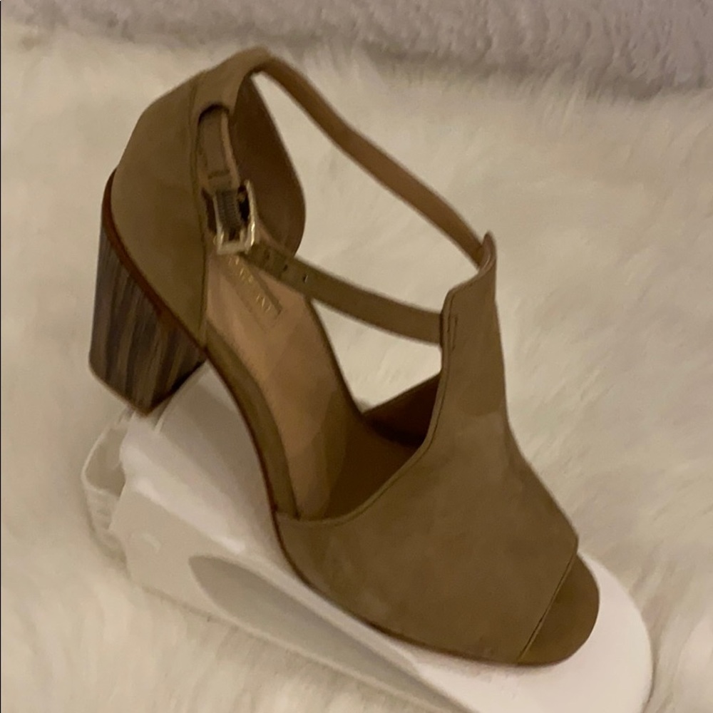 Shoes - Picture 5 of 7
